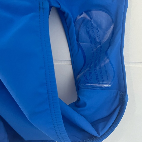 BEAUTIFUL “Lacey” Skinnydippers by miracle suit woman’s one piece bathing suit. - Picture 6 of 9